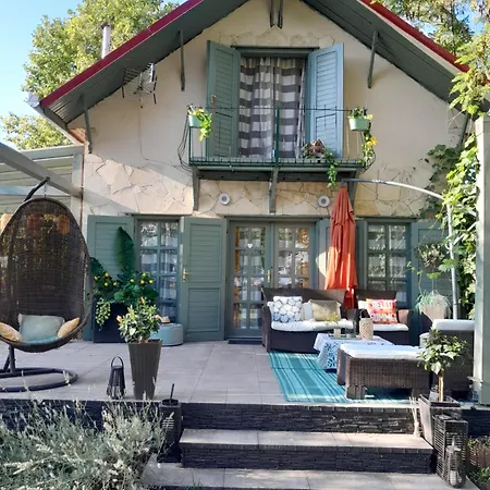 Abai-szallas Holiday home *