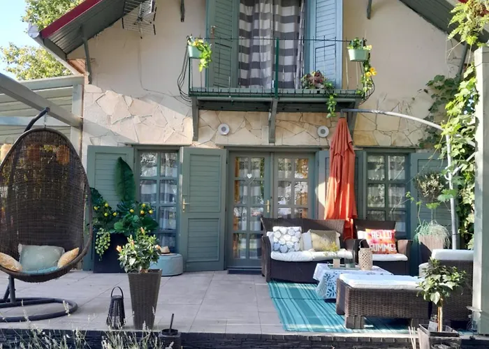 Abai-szallas Holiday home *